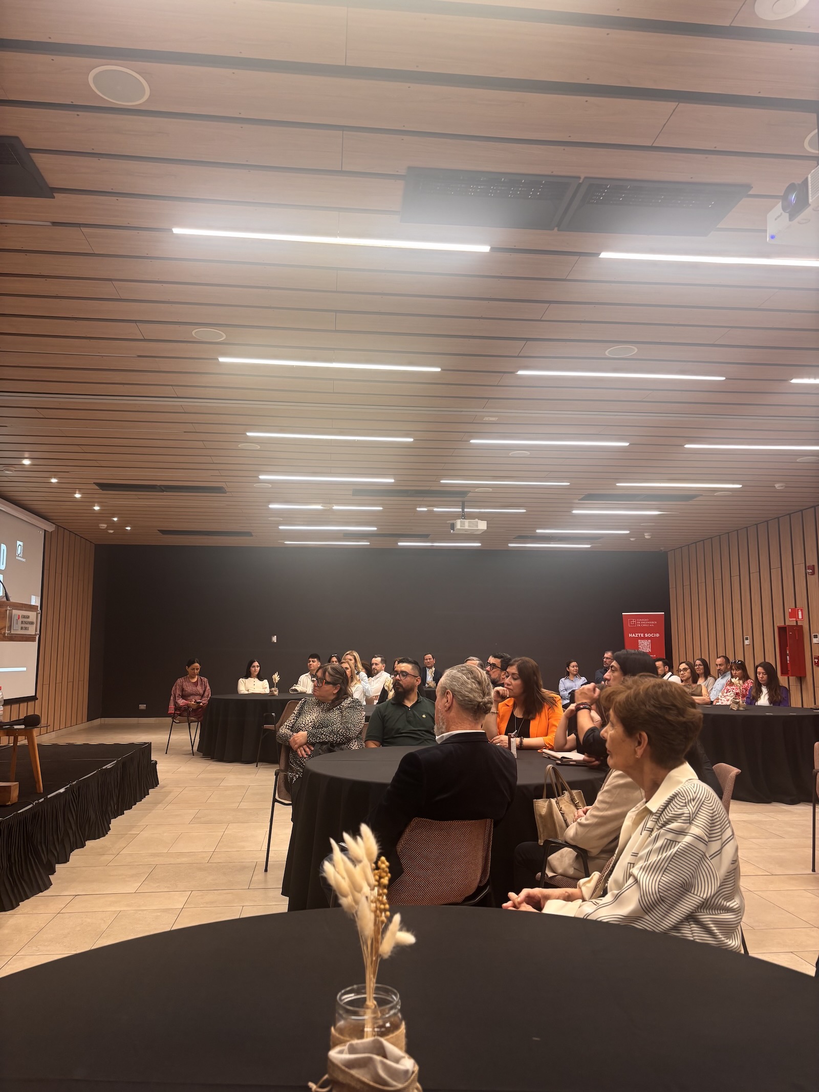 Apertura de la ceremonia — comunidad híbrida presencial y online