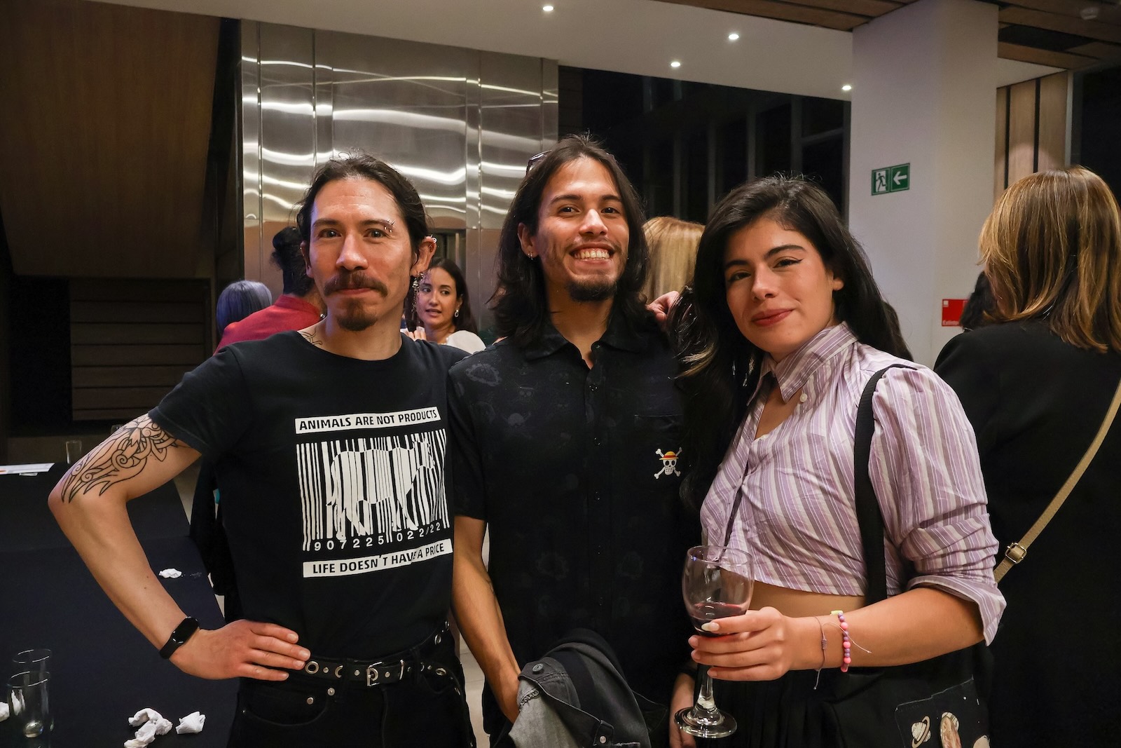 La foto más alegre de la noche — risas y celebración